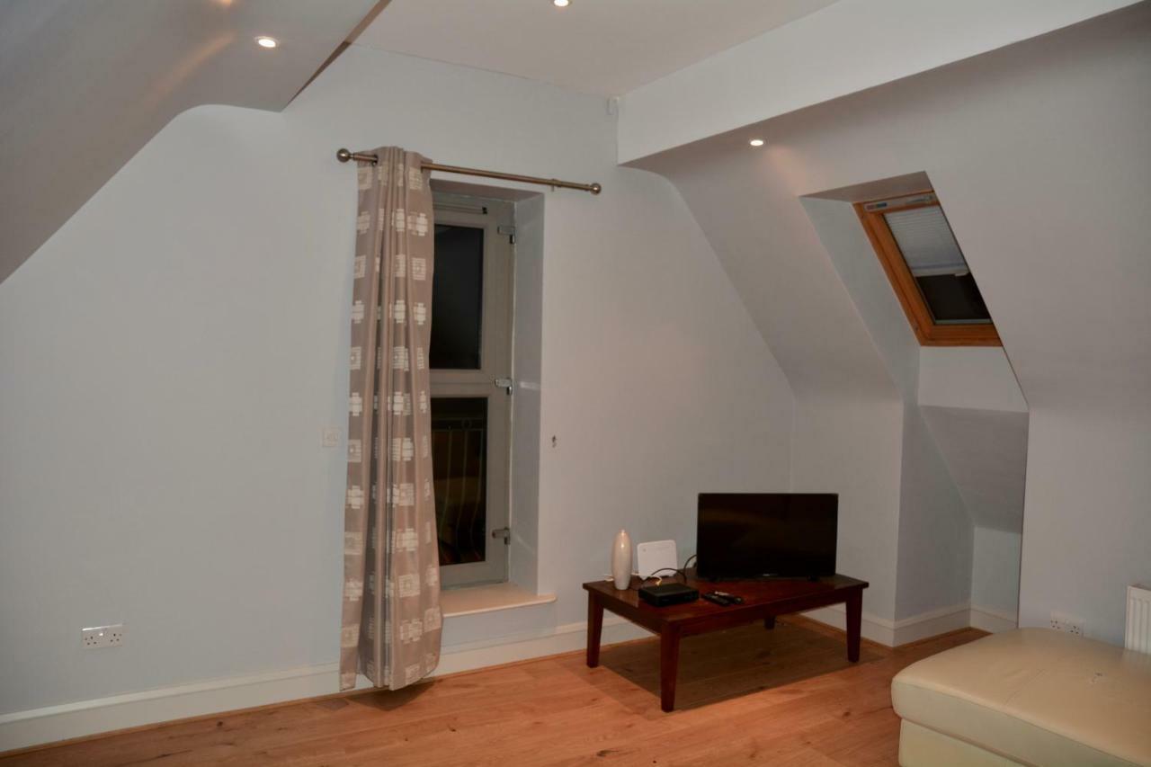 Apartment 3, Oakleigh House, Donnybrook Hill, Douglas Корк Екстериор снимка